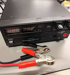 Labornetzteil mit Krokodilklemmen