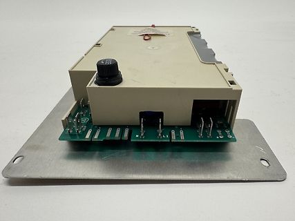 Elektronikmodul auf Metallplatte