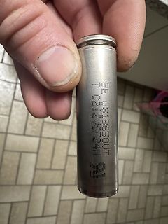 Metallzylinder mit Lasergravur