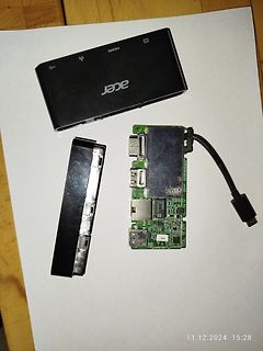 Zerlegter Acer Media Player mit Leiterplatte