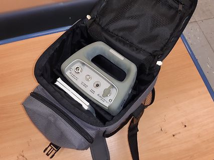 Labornetzteil in einer Tasche