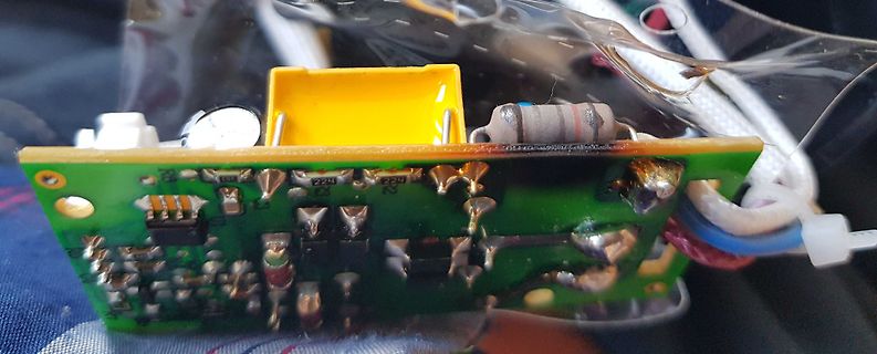 Geätzte Leiterplatte mit elektronischen Bauteilen