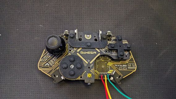 Innenansicht eines GameSir T4 Kaleid Controllers