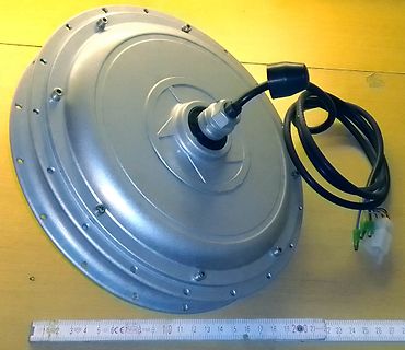 Metallgehäuse mit Kabelanschluss und Lineal