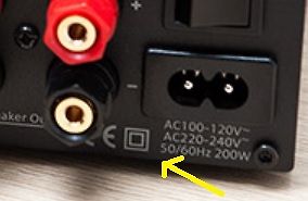 Rückseite eines elektronischen Geräts mit Anschlüssen