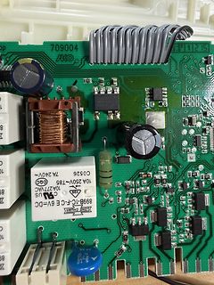Nahaufnahme einer Leiterplatte mit elektronischen Bauteilen