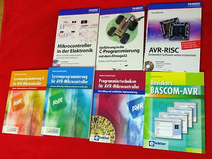 Mehrere Fachbücher über Mikrocontroller und AVR-Programmierung