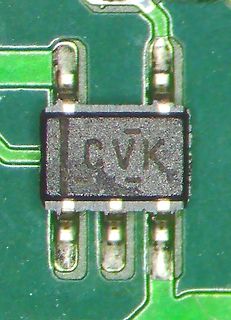Makroaufnahme eines SMD-Bauteils auf Leiterplatte