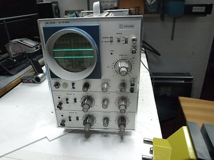 Philips PM 3230 Oszilloskop auf Werkstatttisch