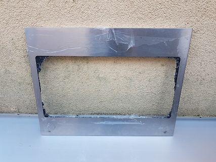 Metallrahmen mit Kunststoffresten