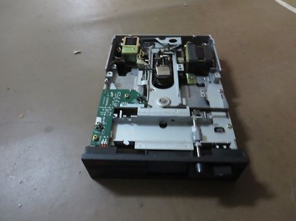 Innenansicht eines elektronischen Geräts mit Leiterplatte