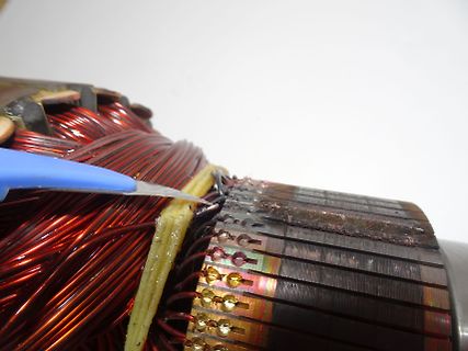 Detailaufnahme eines Elektromotors mit Kupferwicklungen