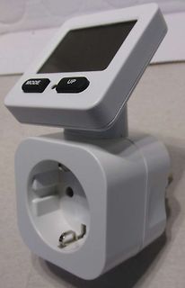 Weisser smarter Zwischenstecker mit Display und Tasten