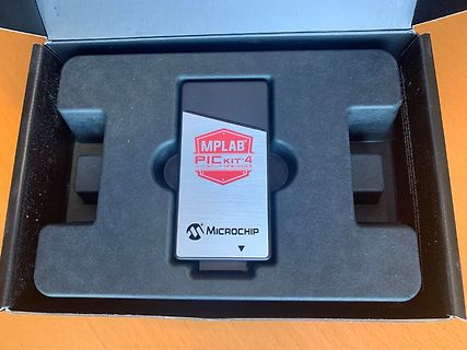 Microchip MPLAB PICkit 4 im Originalkarton
