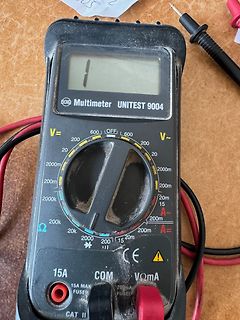 Multimeter UNITEST 9004 auf Tisch
