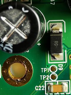 Nahaufnahme einer Leiterplatte mit elektronischen Bauteilen