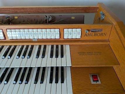 Detailansicht eines Ahlborn Orgel-Registerpultes