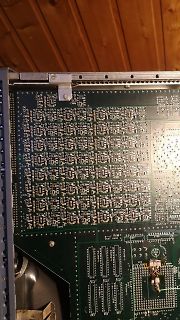 Nahaufnahme einer Leiterplatte mit vielen SMD-Bauteilen