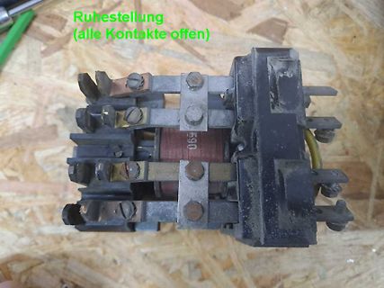Elektromechanisches Bauteil mit Textüberlagerung