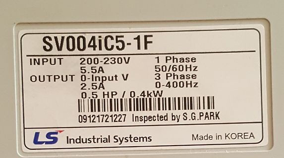 Typenschild eines LS Industrial Systems Frequenzumrichters