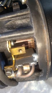 Detailansicht eines Elektromotors mit Kupferwicklungen
