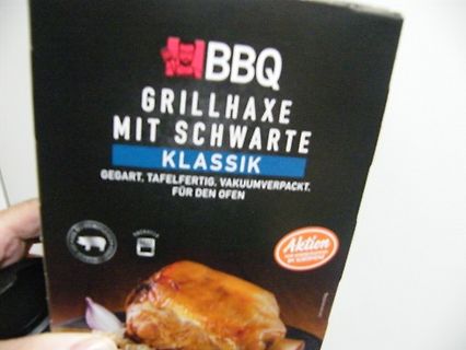 Verpackung von Grillhaxe mit Schwarte