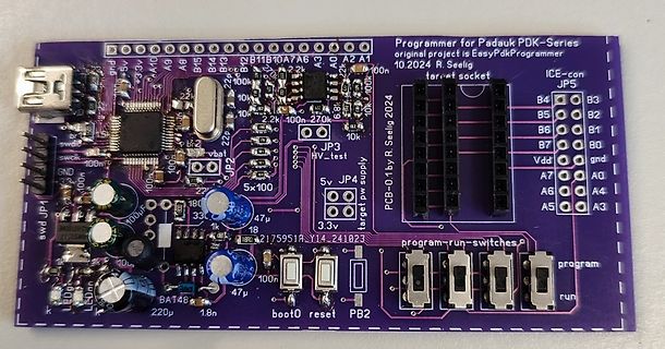Lila Leiterplatte eines Padauk PDK-Series Programmers