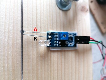Aufbau einer LED-Schaltung mit Metallstab