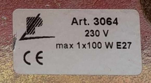 Typenschild einer Leuchte
