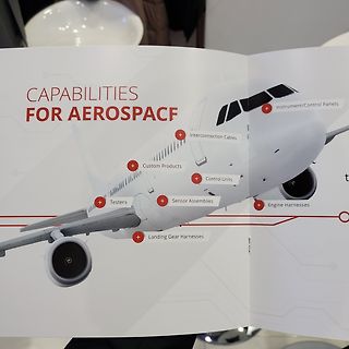 Werbebroschüre für Luftfahrtkomponenten