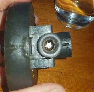 Nahaufnahme eines schwarzen Kunststoffbauteils