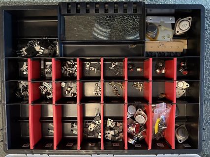 Sortimentsdose mit elektronischen Bauteilen