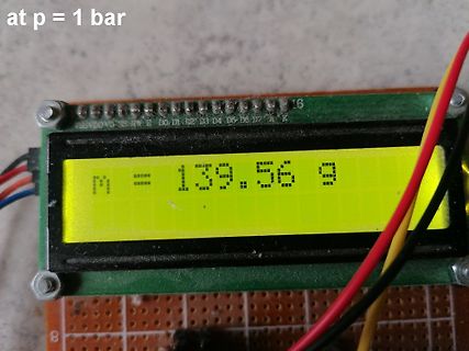 LCD-Display auf Lochrasterplatine mit Messwert