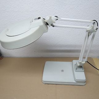 Schreibtischlampe mit Schwenkarm