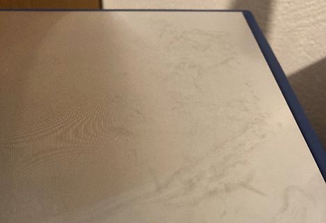 Nahaufnahme einer Oberfläche mit Moiré-Effekt