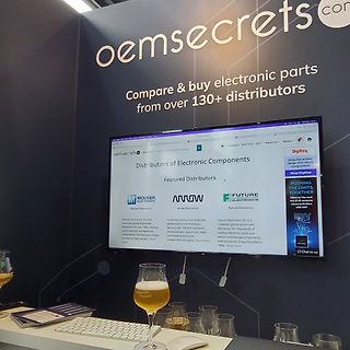 Werbeaufsteller und Monitor der Webseite oemsecrets