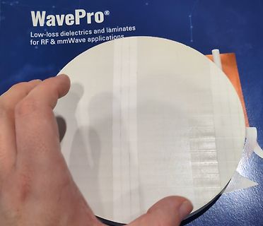 WavePro Dielektrikum-Probe in Hand