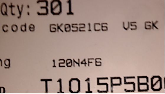 Ausschnitt eines Etiketts mit Codes und Mengenangabe