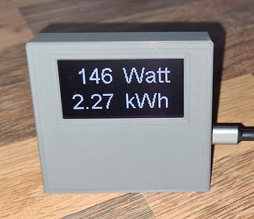 Messgerät mit Display auf Holzuntergrund