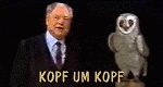 Mann und Eulenfigur mit Text
