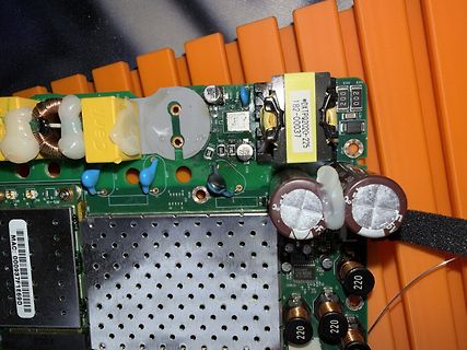 Nahaufnahme einer Leiterplatte mit elektronischen Bauteilen