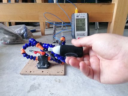 Messaufbau mit Thermoelement und Digitalthermometer