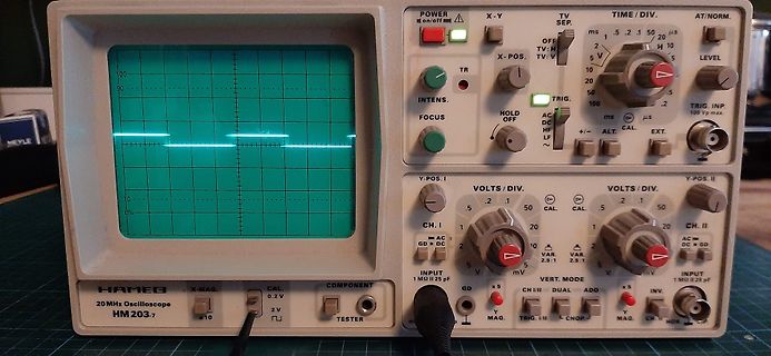 Hameb HM 203-7 Oszilloskop mit Rechtecksignal