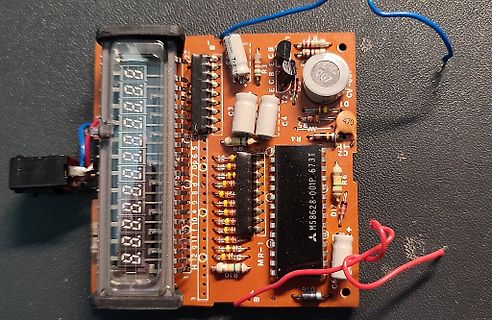 Leiterplatte mit 7-Segment-Anzeige und IC