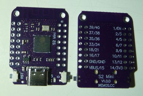 Zwei Wemos S2 Mini Mikrocontroller-Platinen