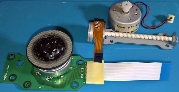 Motoren und Leiterplatte mit Flachbandkabel