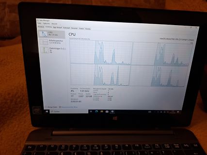 Foto eines Laptops mit Task-Manager