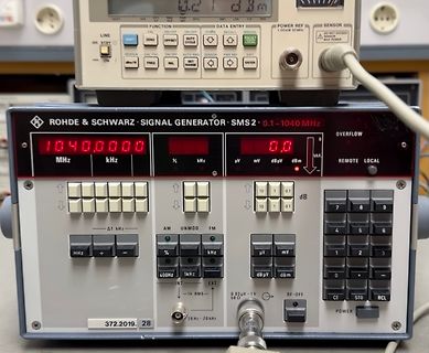 Rohde & Schwarz Signal Generator SMS 2