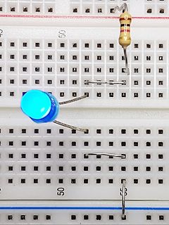Bauteile auf einem Breadboard