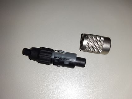 Steckverbinder und Metallhülse